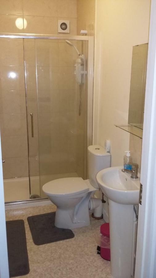 Quarto Twin com Casa de Banho Partilhada
