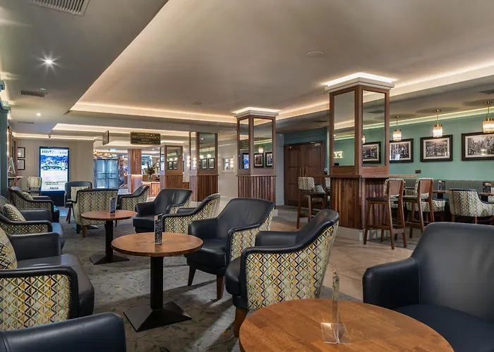 Luchthavenhotel: Academy Plaza Hotel